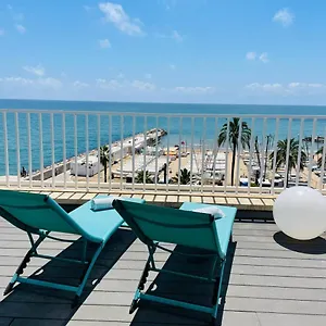 Apartamento ático Con Fantásticas Vistas Al Mar Y La Iglesia Sitges